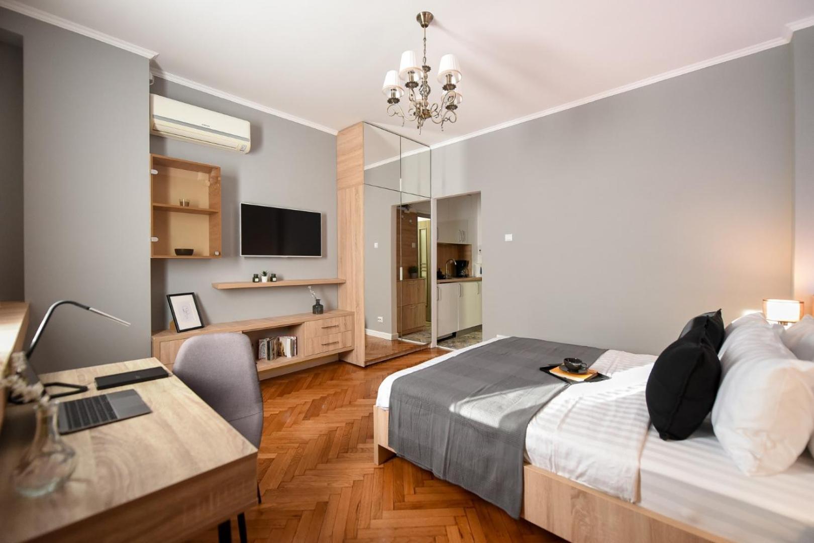 City Center Getaway - Cozy Accommodation For Your Perfect Stay Bukares Bagian luar foto