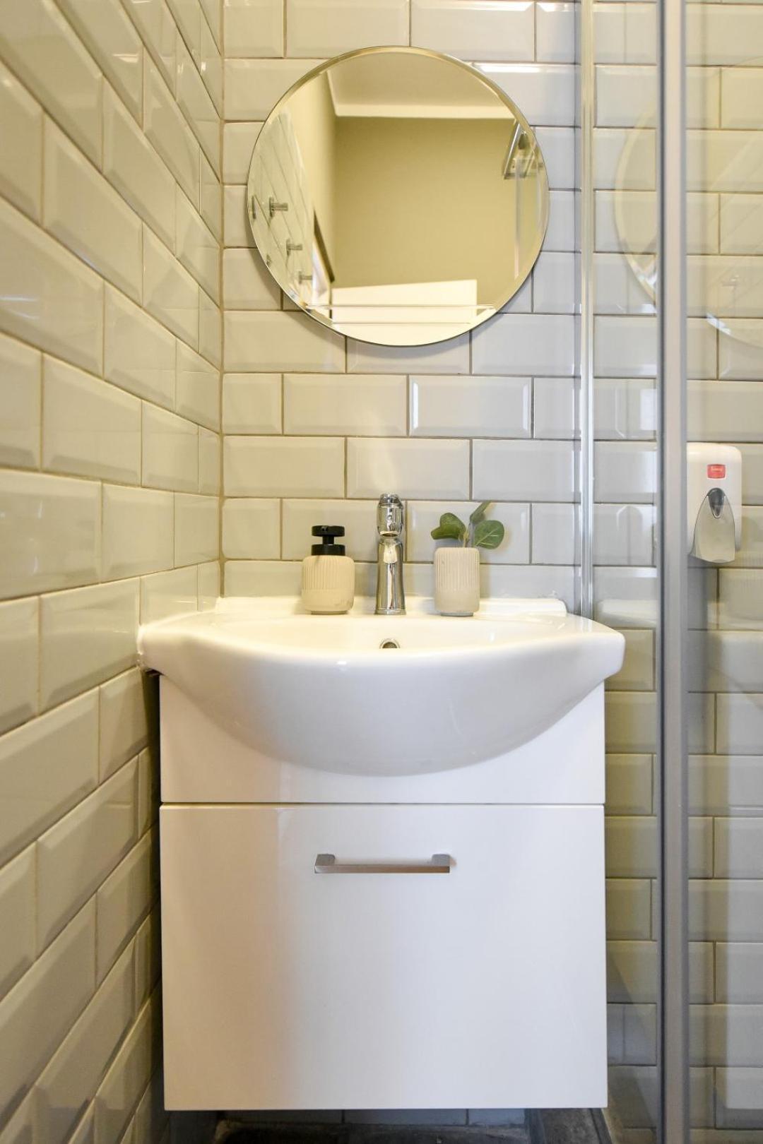 City Center Getaway - Cozy Accommodation For Your Perfect Stay Bukares Ruang foto